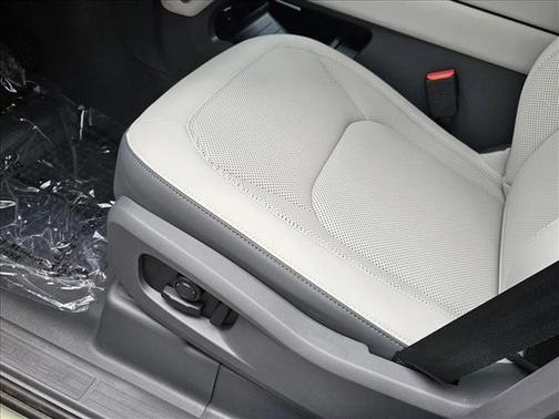 2025 Land Rover Defender 110 P400 S