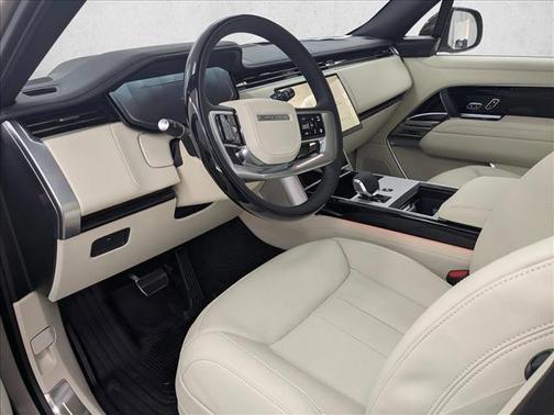 2025 Land Rover Range Rover P530 SE