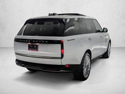 Ostuni Pearl White Premium Metallic 2026 Land Rover Range Rover P400 SE 7 Seat