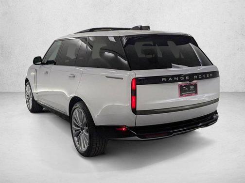 Ostuni Pearl White Premium Metallic 2026 Land Rover Range Rover P400 SE 7 Seat