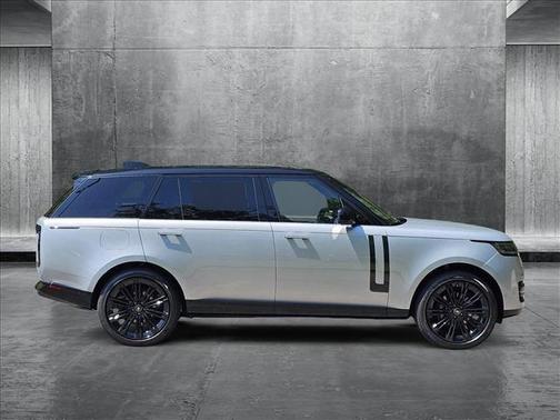 2025 Land Rover Range Rover P400 SE 7 Seat