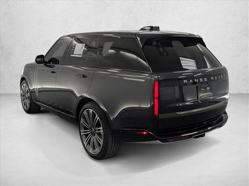 2025 Land Rover Range Rover P400 SE