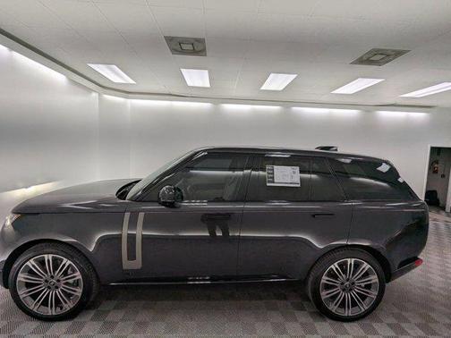 2025 Land Rover Range Rover P400 SE