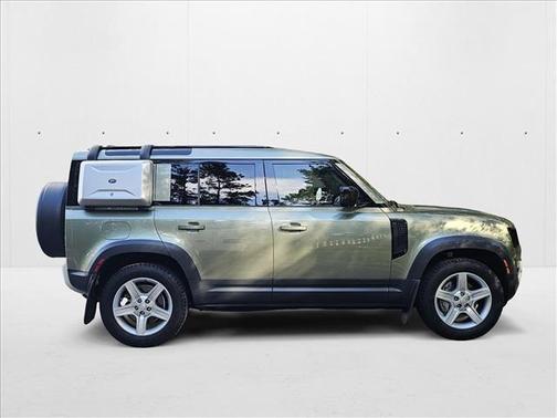 2022 Land Rover Defender 110 SE