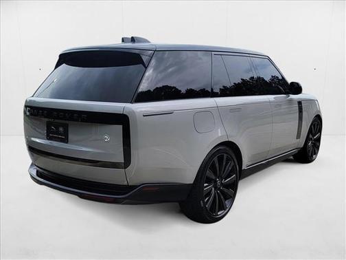 2025 Land Rover Range Rover P615 SV
