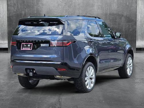 2024 Land Rover Discovery P300 Dynamic SE