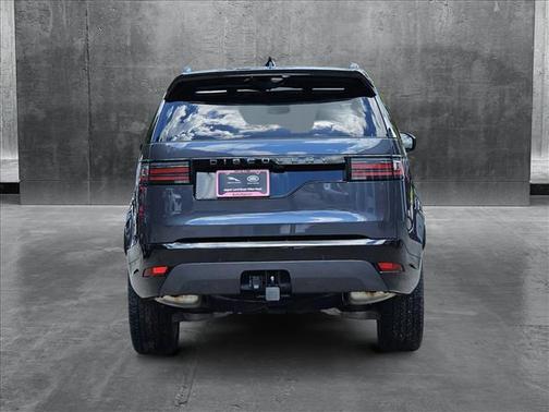 2024 Land Rover Discovery P300 Dynamic SE
