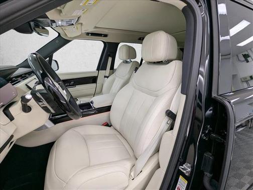 2025 Land Rover Range Rover P400 SE