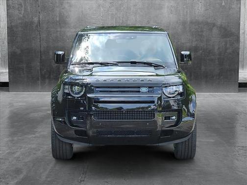 2025 Land Rover Defender 130 P400 X-Dynamic SE