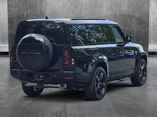 2025 Land Rover Defender 130 P400 X-Dynamic SE