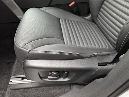 2024 Land Rover Discovery P300 Dynamic SE