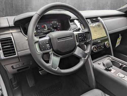 2024 Land Rover Discovery P300 Dynamic SE