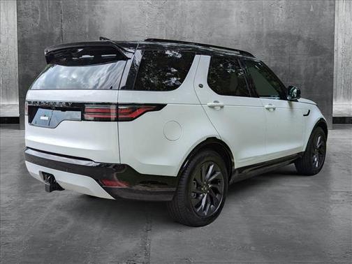 2024 Land Rover Discovery P300 Dynamic SE