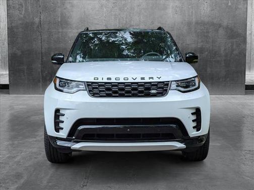 2024 Land Rover Discovery P300 Dynamic SE