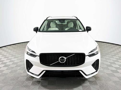 2025 Volvo XC60 Plug-In Hybrid Plus