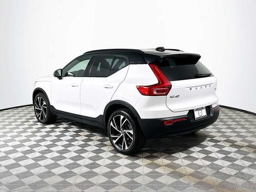 2021 Volvo XC40 T5 R-Design