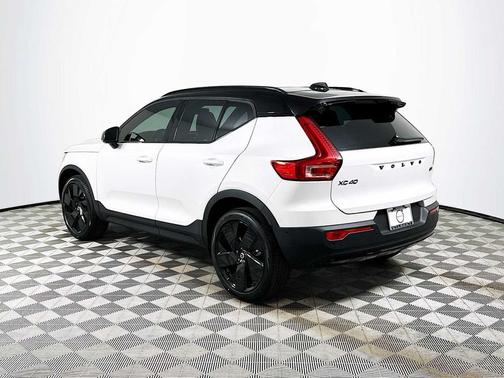 2026 Volvo XC40 Black Edition Ultra, B5 AWD Gas (mild hybrid)