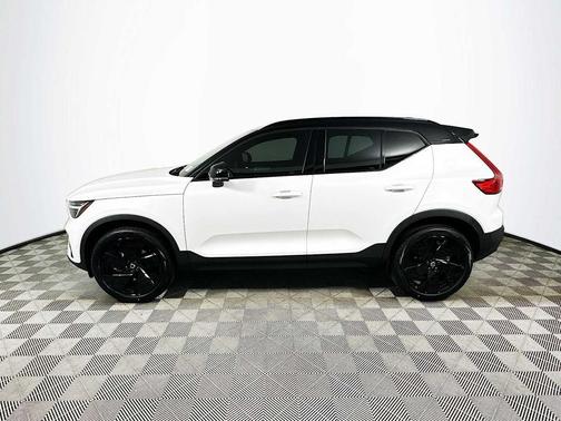 2026 Volvo XC40 Black Edition Ultra, B5 AWD Gas (mild hybrid)