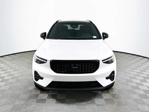 2026 Volvo XC40 Black Edition Ultra, B5 AWD Gas (mild hybrid)