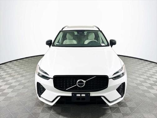 2023 Volvo XC60 B5 Plus Dark Theme