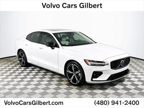 2024 Volvo S60 B5 Plus Dark Theme