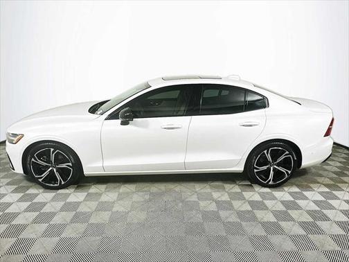 2024 Volvo S60 B5 Plus Dark Theme