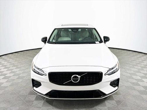 2024 Volvo S60 B5 Plus Dark Theme
