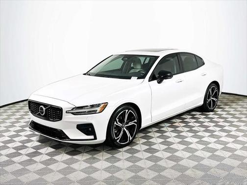 2024 Volvo S60 B5 Plus Dark Theme