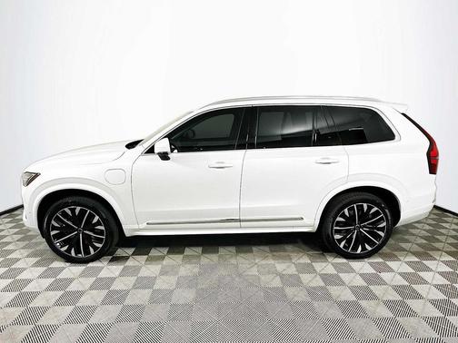 2025 Volvo XC90 Plug-In Hybrid T8 Ultra 7-Seater