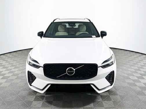 CRYSTAL WHT MET 2026 Volvo XC60 B5 Core