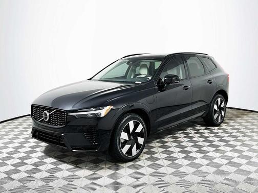 2025 Volvo XC60 Plug-In Hybrid T8 Plus