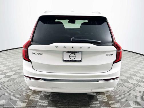 Crystal White Metallic 2025 Volvo XC90 B5 Core