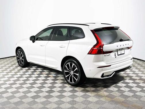2024 Volvo XC60 B5 Plus Dark Theme