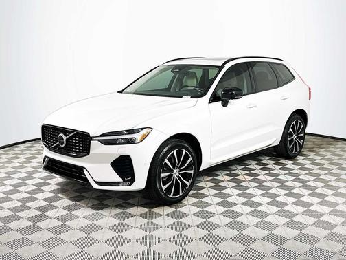 2024 Volvo XC60 B5 Plus Dark Theme