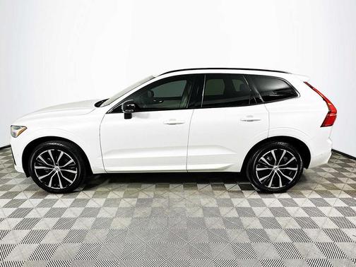 2024 Volvo XC60 B5 Plus Dark Theme