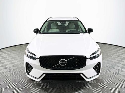 CRYSTAL WHT PRL 2026 Volvo XC60 B5 Ultra