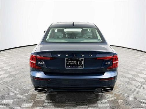 2022 Volvo S60 T5 Momentum