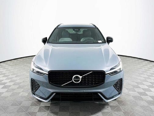 2022 Volvo XC60 B5 R-Design