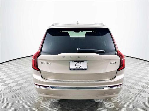 2025 Volvo XC90 B5 Core