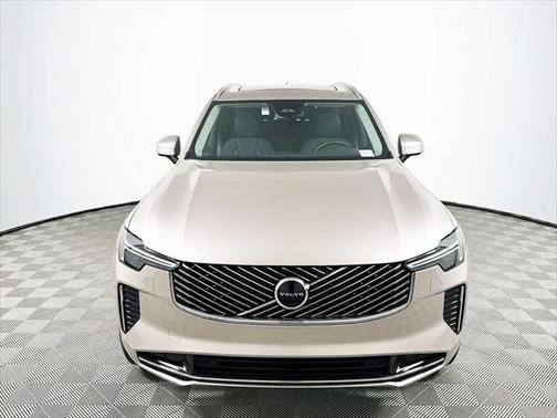 2025 Volvo XC90 B5 Core