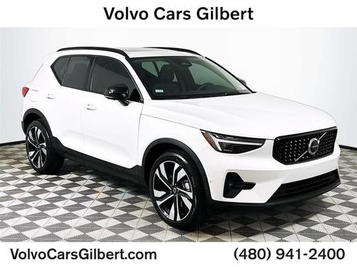 2025 Volvo XC40 B5 Ultra Dark Theme
