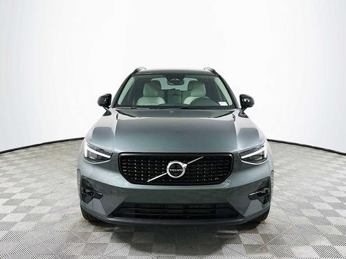Forest Lake 2026 Volvo XC40 Plus, B5 AWD Gas (mild hybrid), Dark