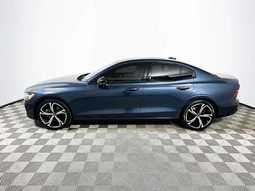 2023 Volvo S60 B5 Core Dark Theme