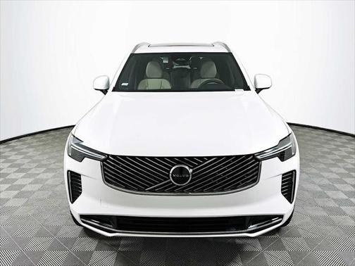 2025 Volvo XC90 B5 Core