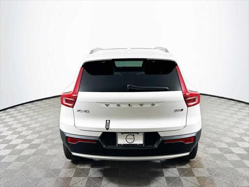 2025 Volvo XC40 B5 Plus Bright Theme