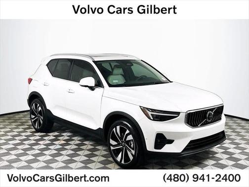 2025 Volvo XC40 B5 Plus Bright Theme