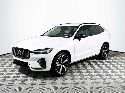 2023 Volvo XC60 B5 Ultimate Dark Theme