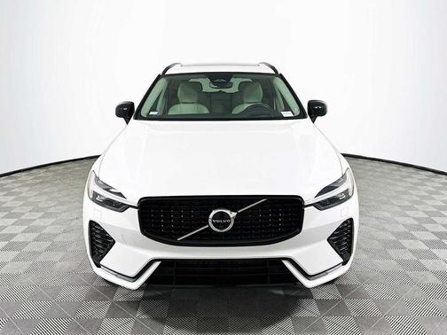 Crystal White Metallic 2023 Volvo XC60 B5 Ultimate Dark Theme
