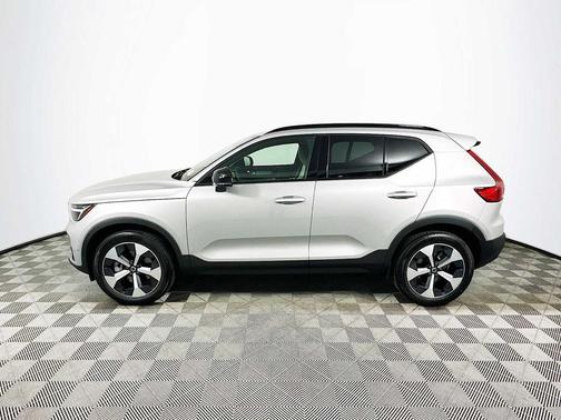 2025 Volvo XC40 B5 Plus Dark Theme