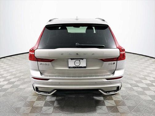 2025 Volvo XC60 B5 Ultra